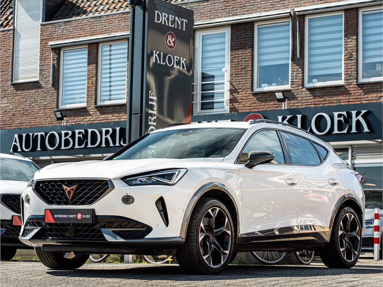 CUPRA Formentor - 1.4 e-Hybrid VZ Performance 245 PK ELEK SCHAALSTOELEN CAMERA 19 INCH BLACK OPTIC LED - AutoWereld.nl