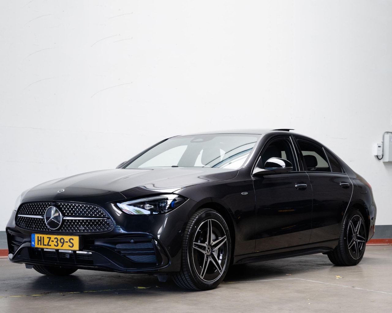 Mercedes-Benz C-klasse - Limousine 300 e star Edition AMG Line - AutoWereld.nl