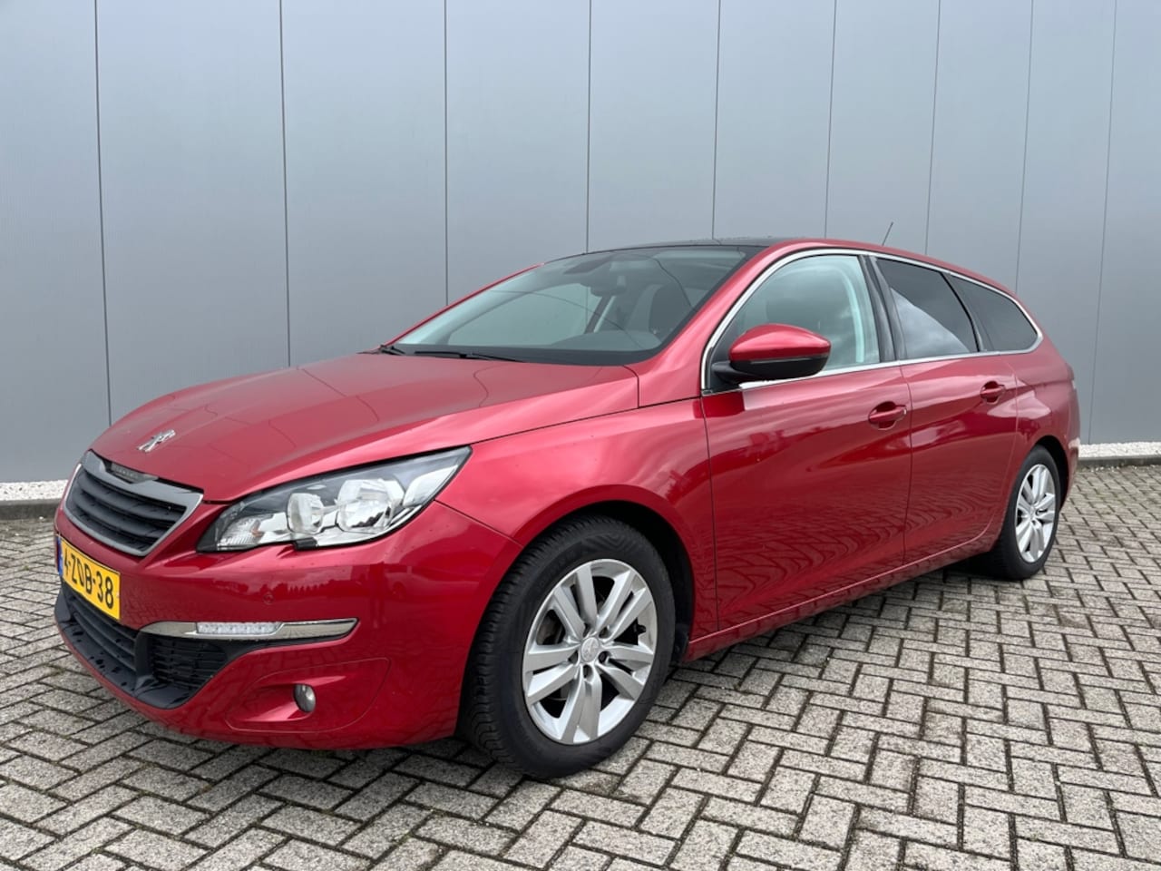 Peugeot 308 SW - 1.6 BlueHDI Blue Lease Limited 1.6 BlueHDI Blue Lease Limited - AutoWereld.nl