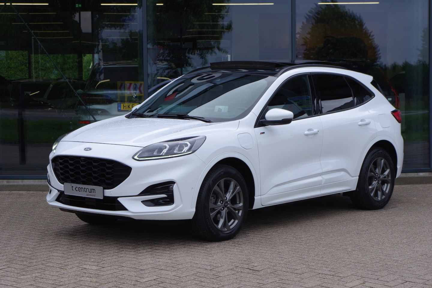 Ford Kuga - 2.5 PHEV ST-Line 2.5 PHEV 225 PK ST-Line, Panoramadak, Trekhaak, Winterpakket, Head-Up Display - AutoWereld.nl