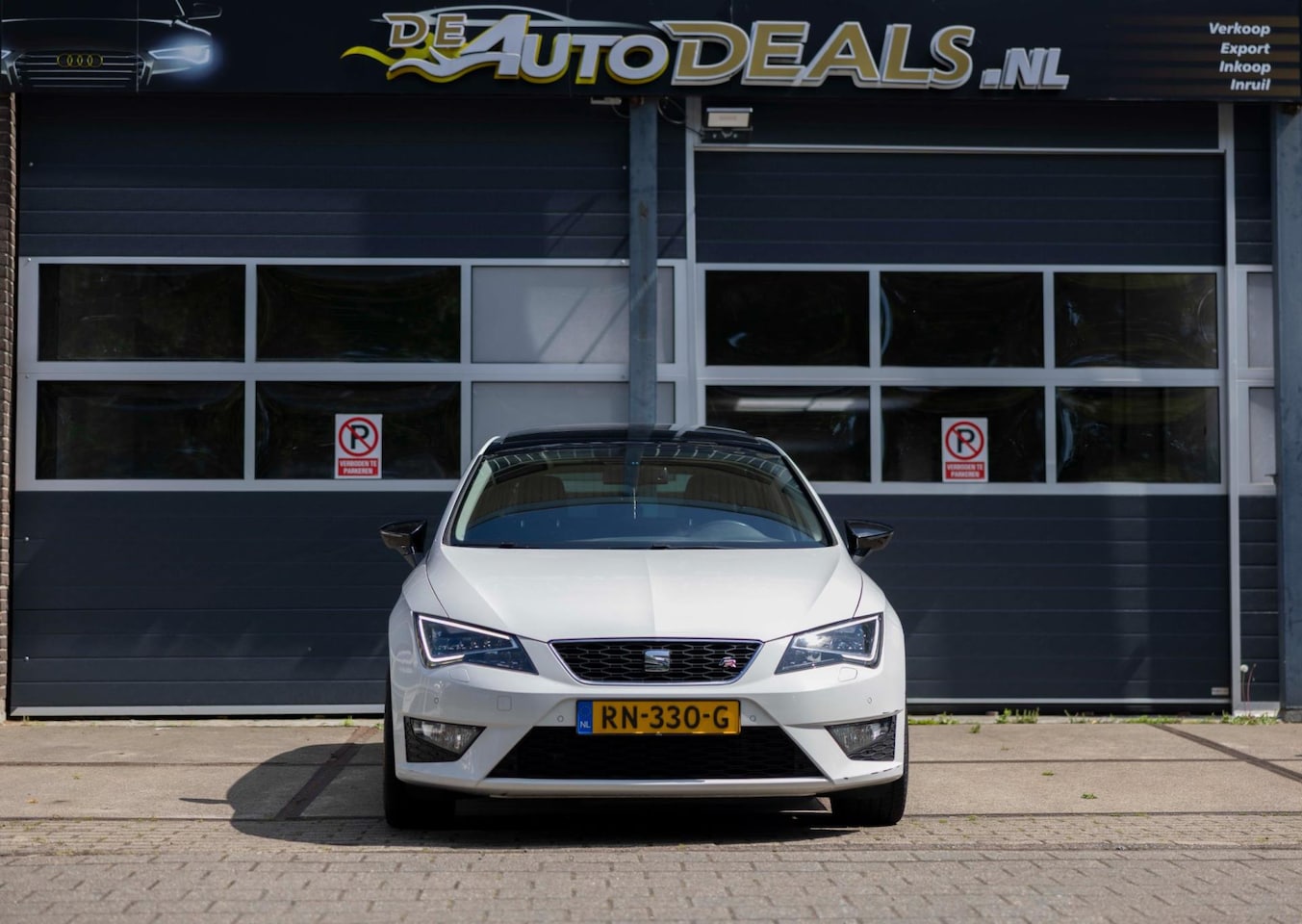 Seat Leon - 1.8 TSI FR 180PK PANO AUTOMAAT LET OP DEUKJE OP DEUR - AutoWereld.nl