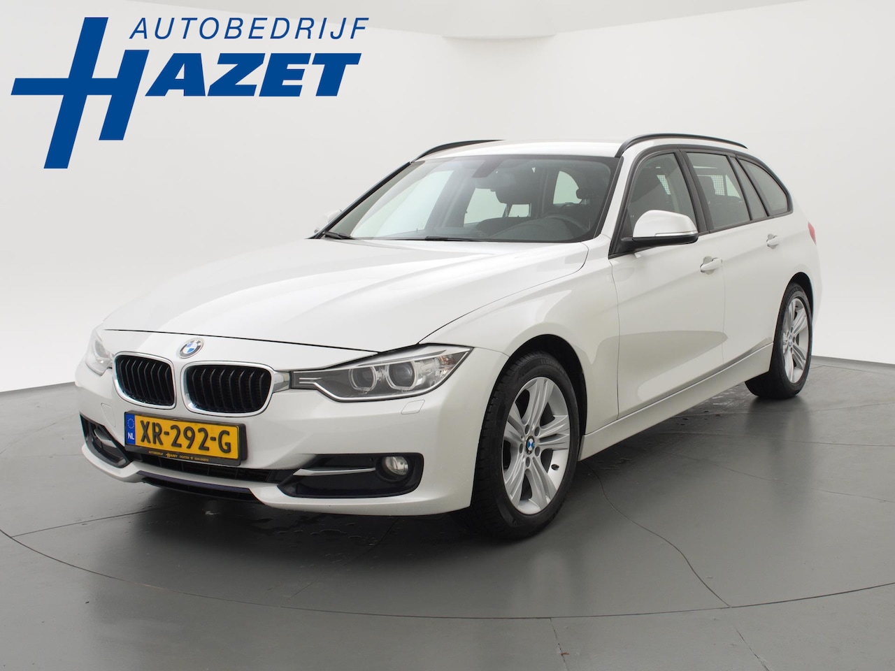 BMW 3-serie Touring - 318D HIGH EXECUTIVE PARELMOER WIT + WEGKL. TREKHAAK / NAVI PRO / SPORTSTOELEN - AutoWereld.nl
