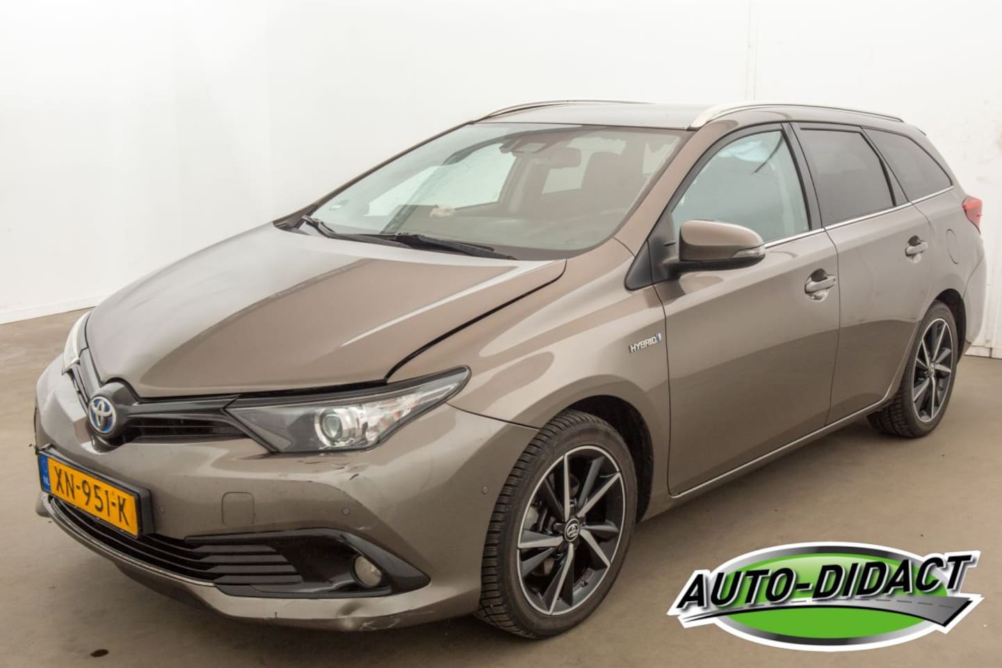 Toyota Auris Touring Sports - 1.8 Hybrid Automaat Dynamic Ultimate - AutoWereld.nl