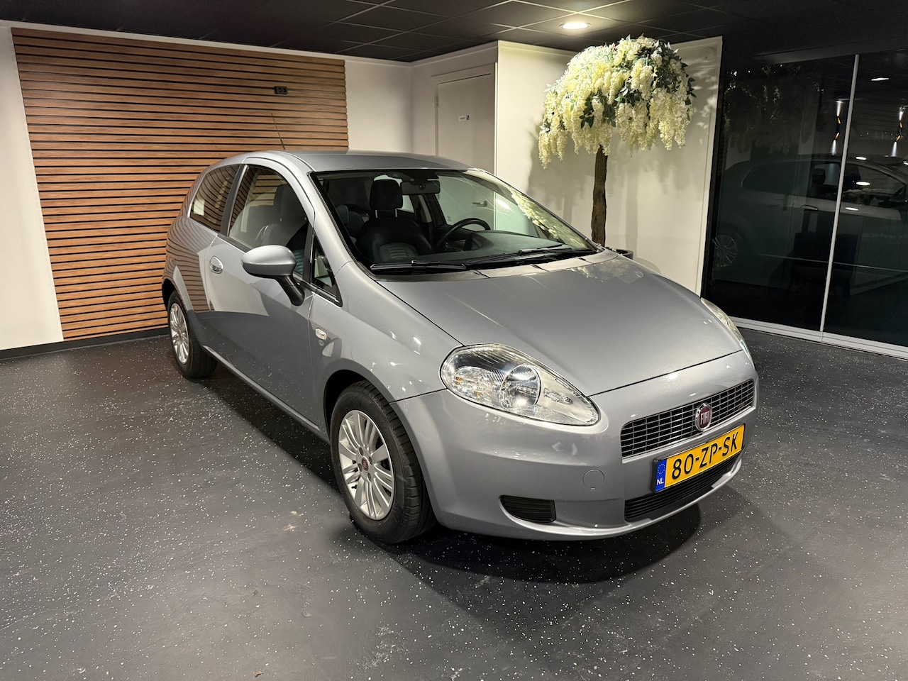 Fiat Grande Punto - 1.4-16V T-Jet 120 pk Ed. Lusso AIRCO/CRUISE/NWE APK. - AutoWereld.nl