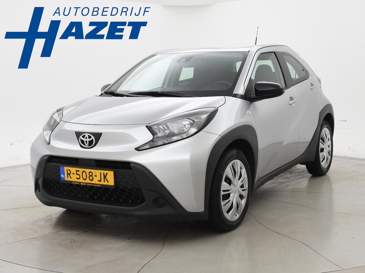 Toyota Aygo X - 1.0 VVT-i MT PLAY + ADAPTIVE CRUISE | APPLE CARPLAY | CAMERA | AIRCO - AutoWereld.nl
