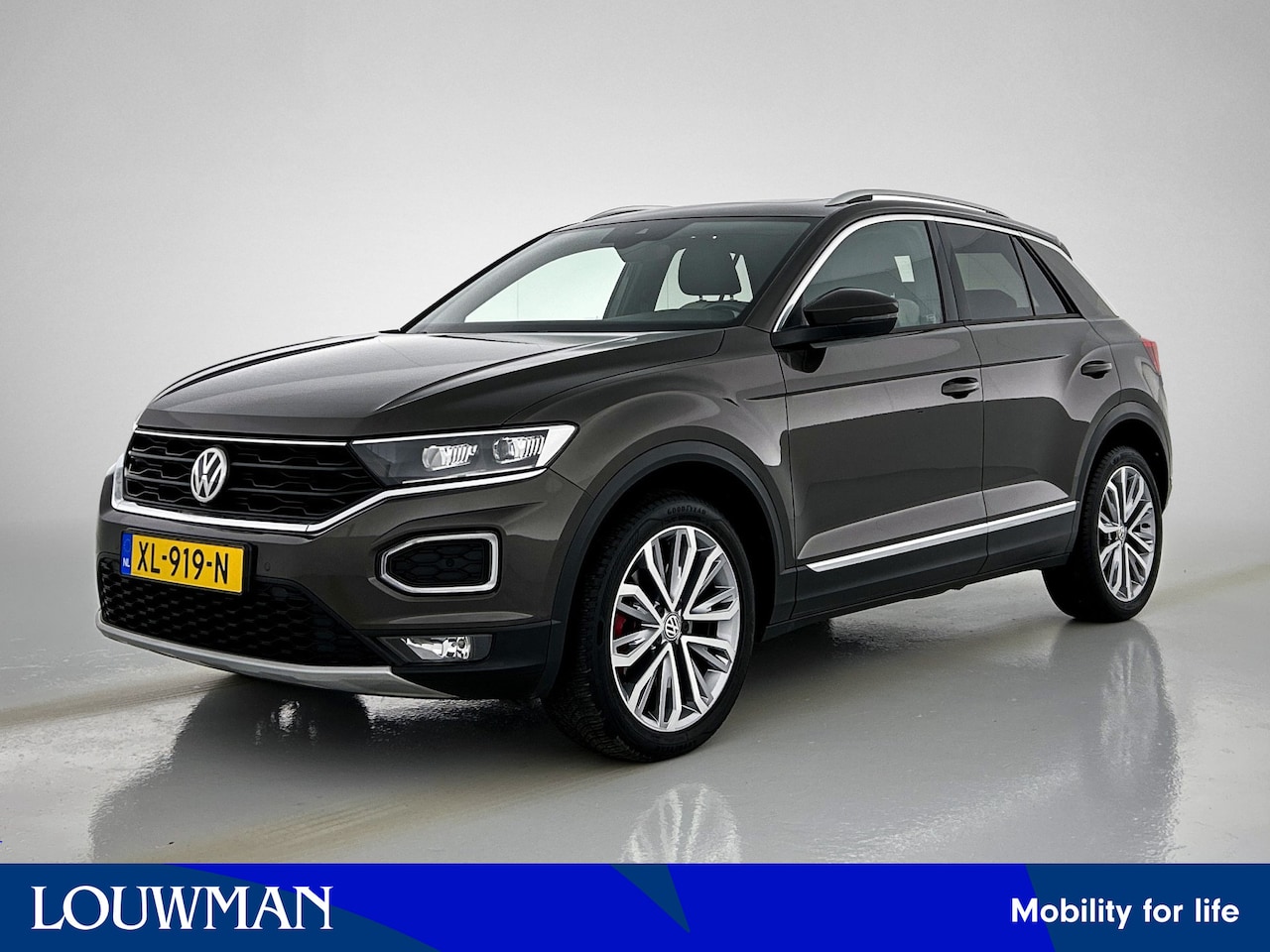Volkswagen T-Roc - 1.5 TSI Sport | Navigatie | Camera achter | Stoelverwarming | Trekhaak | - AutoWereld.nl