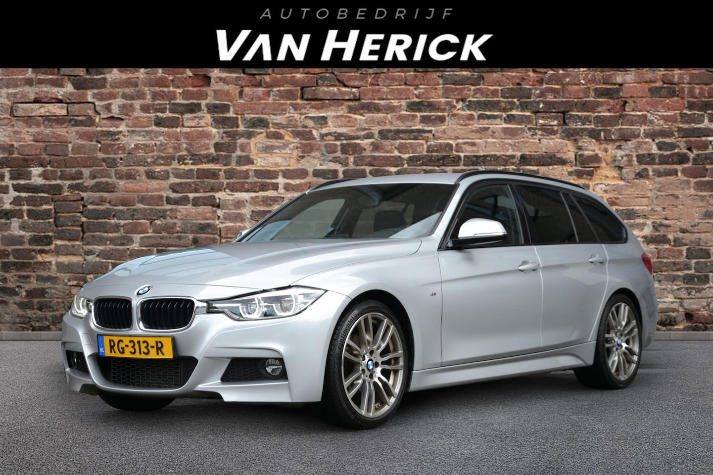 BMW 3-serie Touring - 318i M-Sport Automaat 136PK | Xenon | Alcantara | Cruise | Elek. Achterklep - AutoWereld.nl
