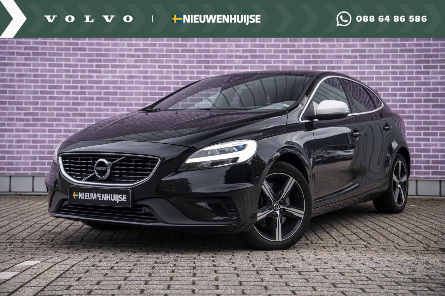 Volvo V40 - 1.5 T3 Polar+ Sport | Automaat | Panodak | Afnb. Trekhaak | Standkachel | On Call | Keyles - AutoWereld.nl
