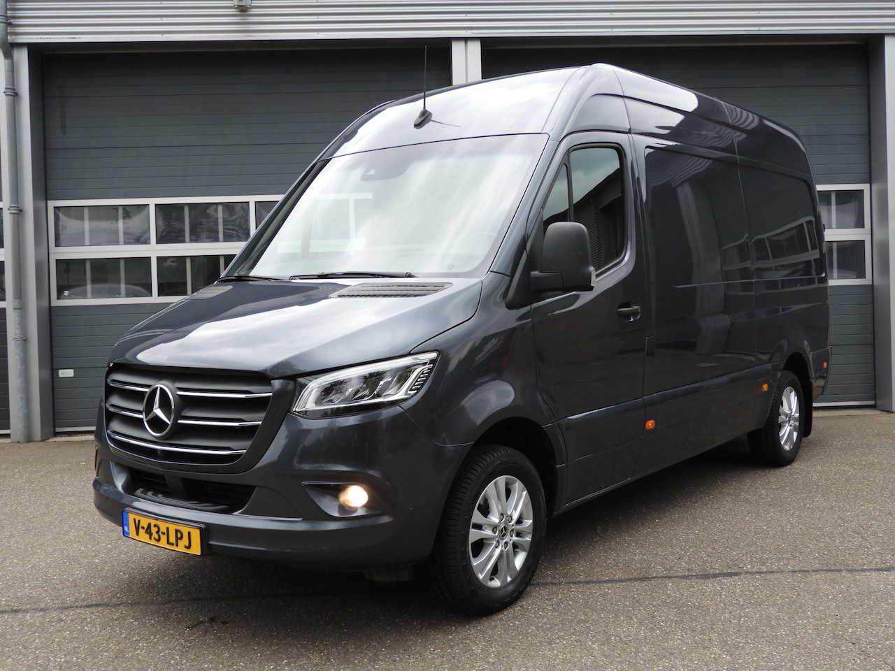 Mercedes-Benz Sprinter - 319 3.0 CDI L2H2 AUT V6 LED | LUCHTVERING | 360° | 3.5t TREKHAAK - AutoWereld.nl