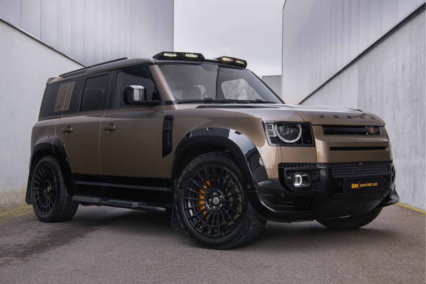 Land Rover Defender 110 - P400e S Urban Widebody Full Kit | Pano | Leder | Stuurverwarming | Stoelverwarming | Keyle - AutoWereld.nl