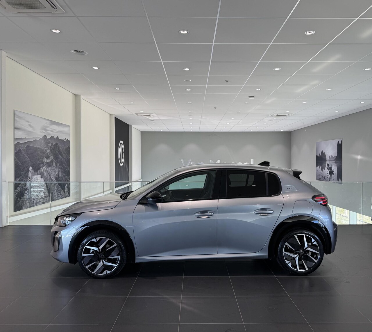 Peugeot 208 - 1.2 PureTech 100 GT | 360 camera | Sensoren | Carplay | Uniek exemplaar - AutoWereld.nl