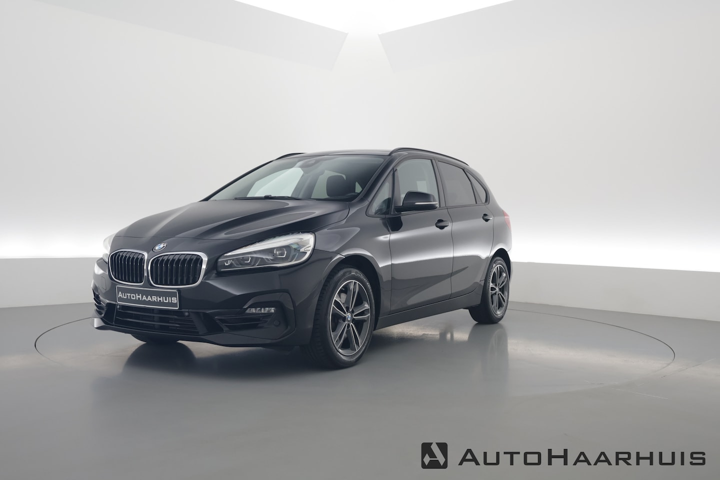BMW 2-serie Active Tourer - 220i Executive | Navi | Afn. Trekhaak | Camera | Keyless | LED | Stoelverw. | 17'' - AutoWereld.nl