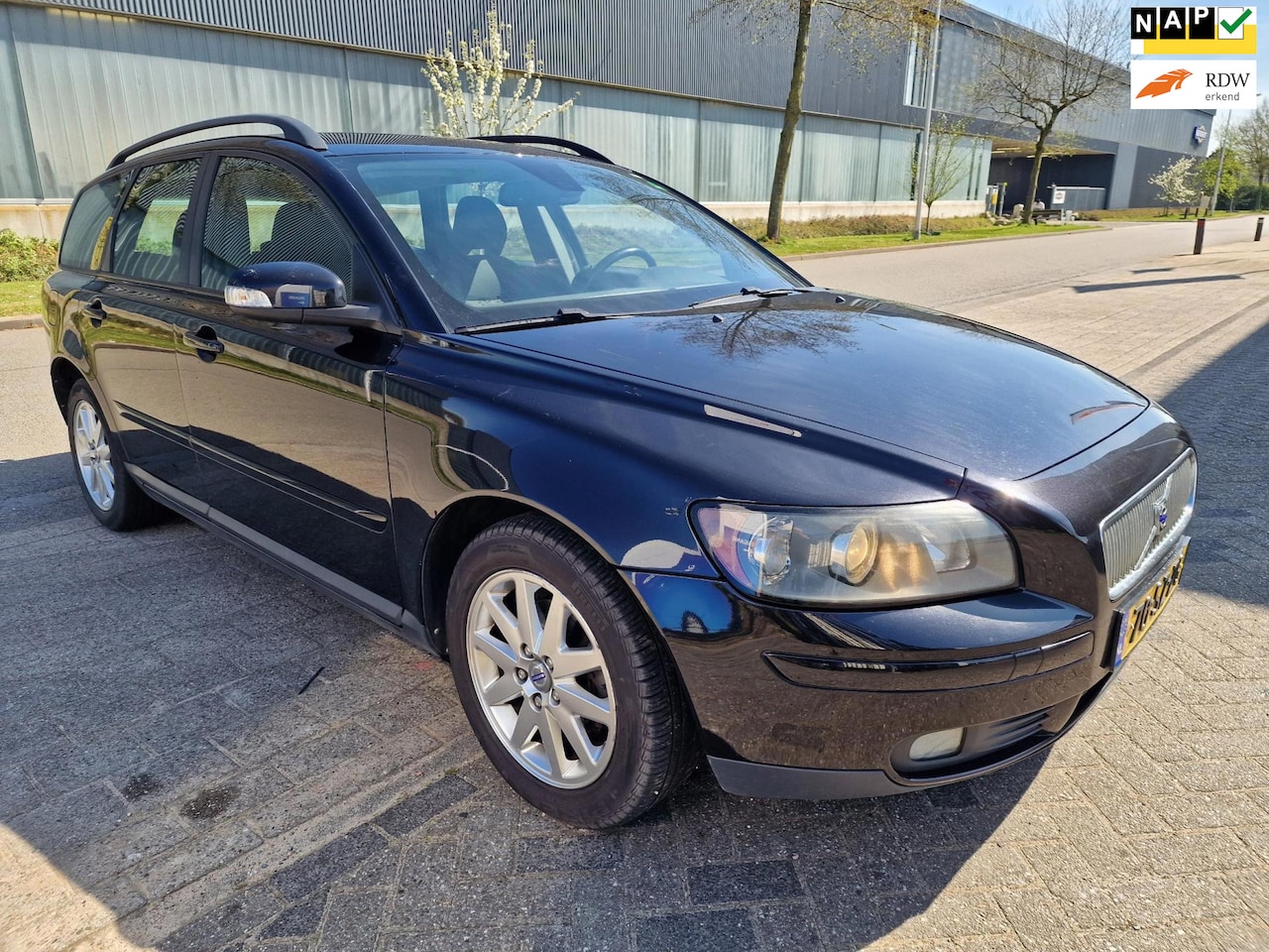 Volvo V50 - 1.8 Momentum 1.8 Momentum, Apk, Nap, Overmatig olie verbruik, Inruil mogelijk. - AutoWereld.nl