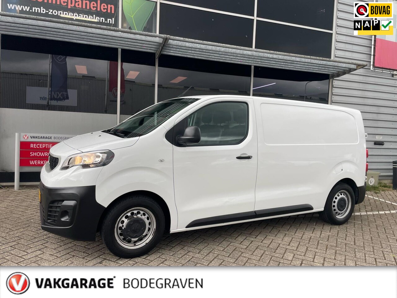 Peugeot Expert - 226S 1.6 BlueHDI 95 Premium / 3 zits - AutoWereld.nl
