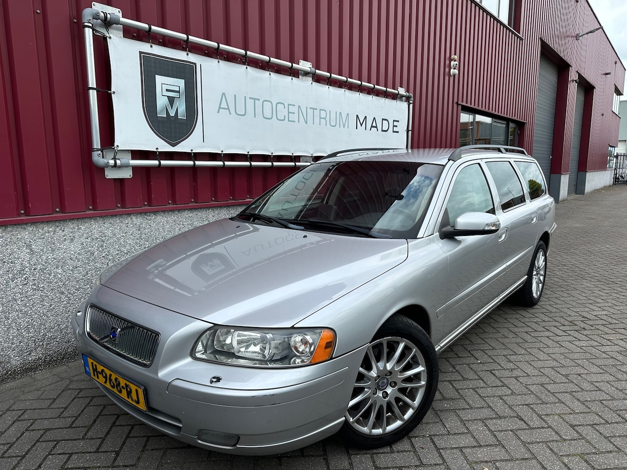 Volvo V70 - 2.4 D5 AWD Edition Sport // Automaat // Navi // Clima // Leder // Cruise control - AutoWereld.nl