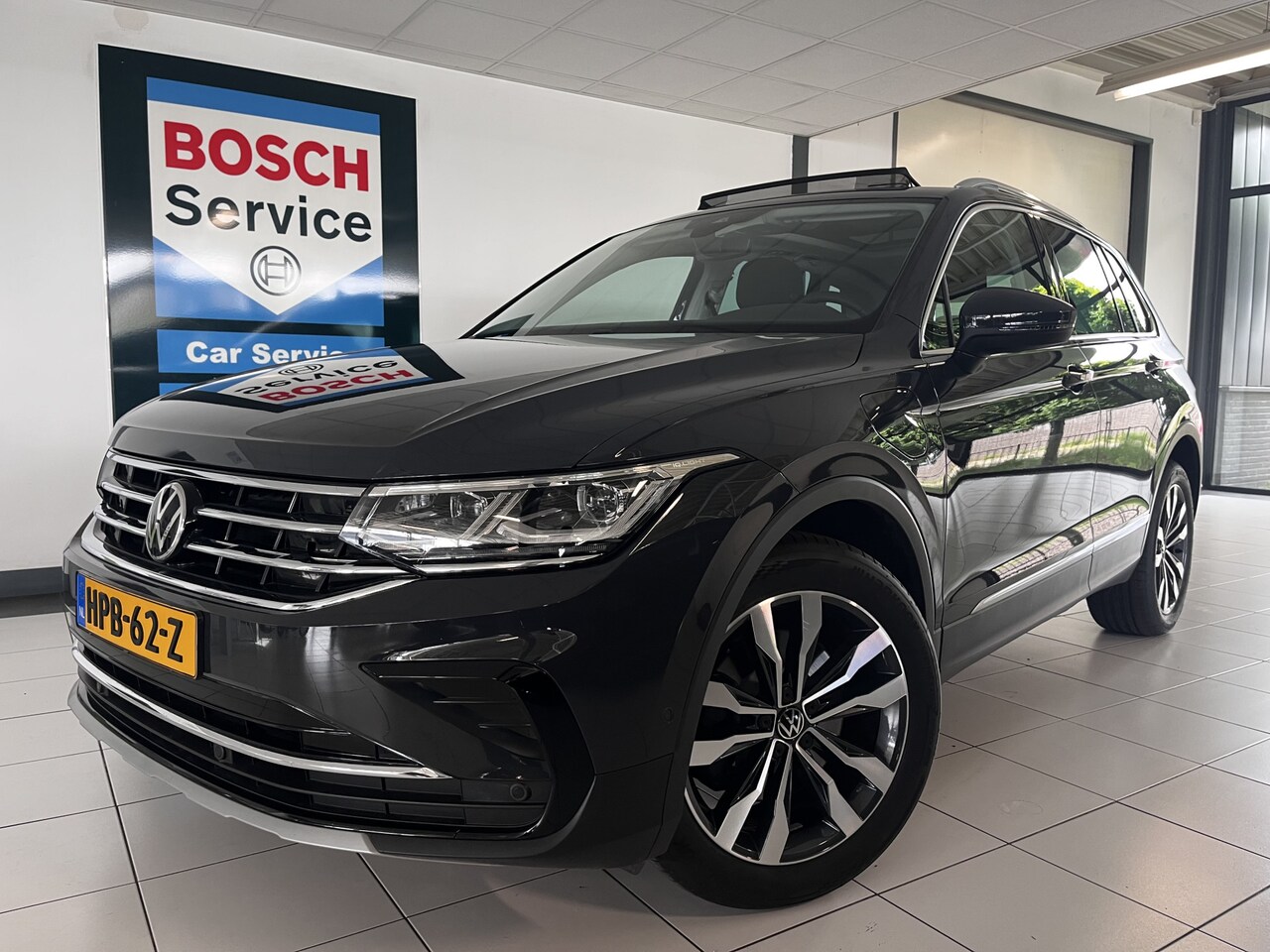 Volkswagen Tiguan - 1.4 TSI eHybrid Business Panodak - AutoWereld.nl