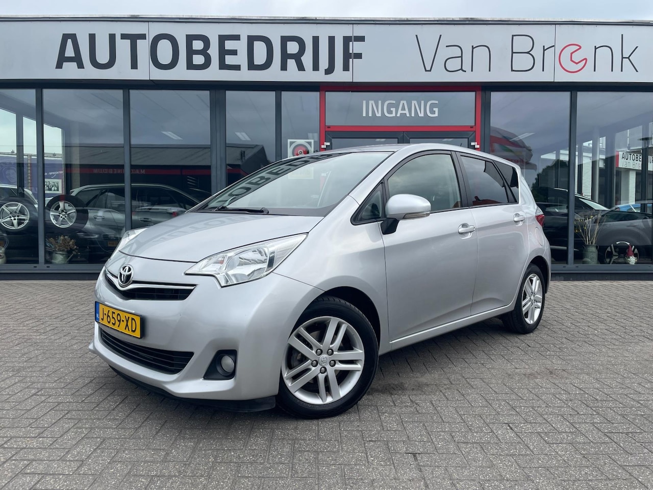 Toyota Verso S - 1.3 VVT-i Dynamic | Camera | Trekhaak | Bluetooth - AutoWereld.nl