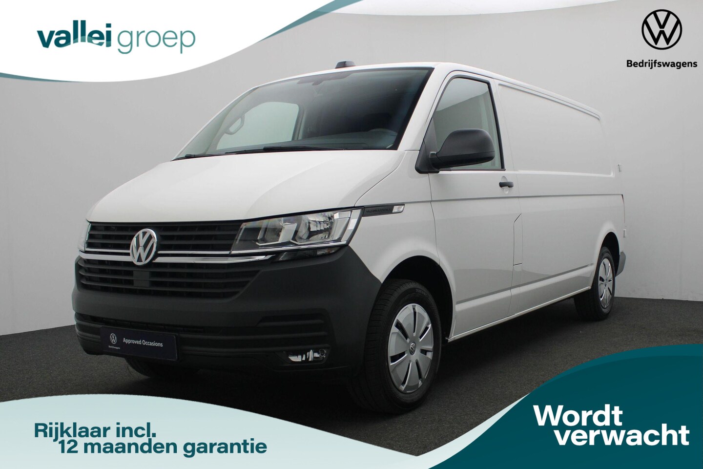 Volkswagen Transporter - 2.0 TDI 150 pk DSG L2H1 28 Highline | Trekhaak | 3-zits | Parkeersensoren achter | Cruise - AutoWereld.nl