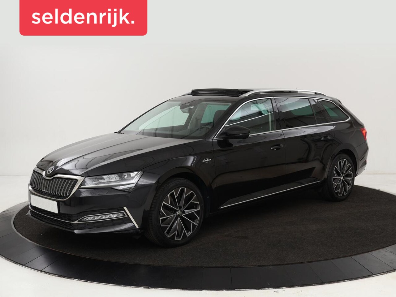 Skoda Superb - 1.4 TSI iV Laurin & Klement | Panoramadak | Leder | Adaptive cruise | Canton Sound | Stoel - AutoWereld.nl