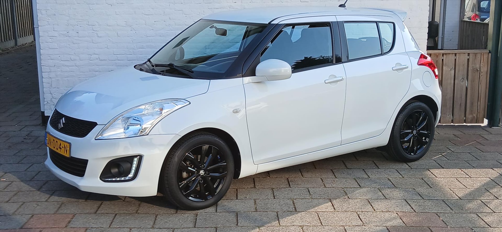 Suzuki Swift - 1.2 VVT 5drs banditt ,nl auto ,eerste eigenaar. - AutoWereld.nl