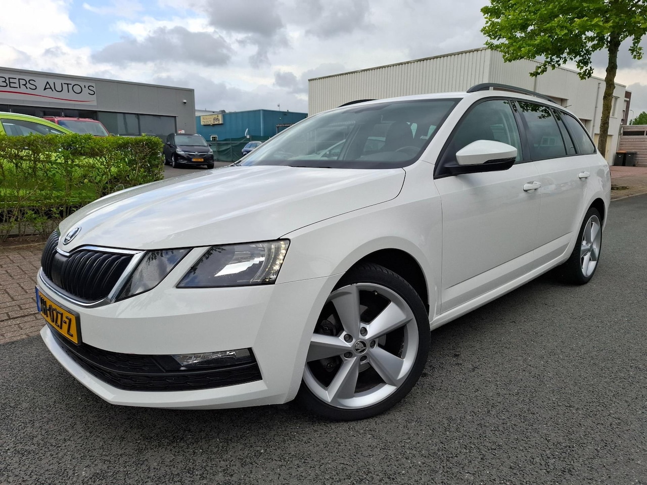 Skoda Octavia Combi - 1.0 TSI AUTOMAAT/NAVI/SPORTINTERIEUR/18INCH! - AutoWereld.nl