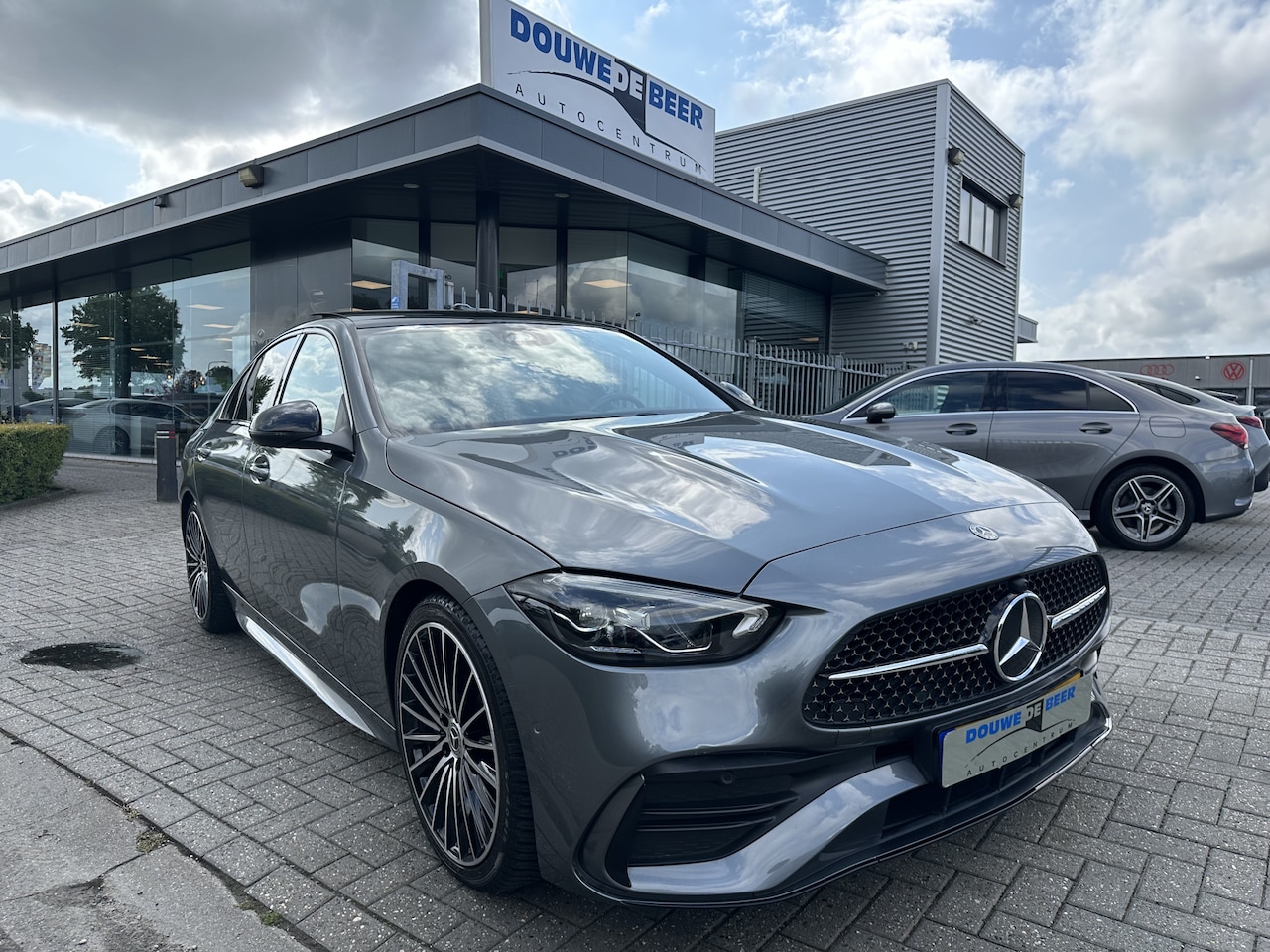 Mercedes-Benz C-klasse - 180 AMG Line Pano-Dak | Leer | Camera | Night | Stoelverw. - AutoWereld.nl