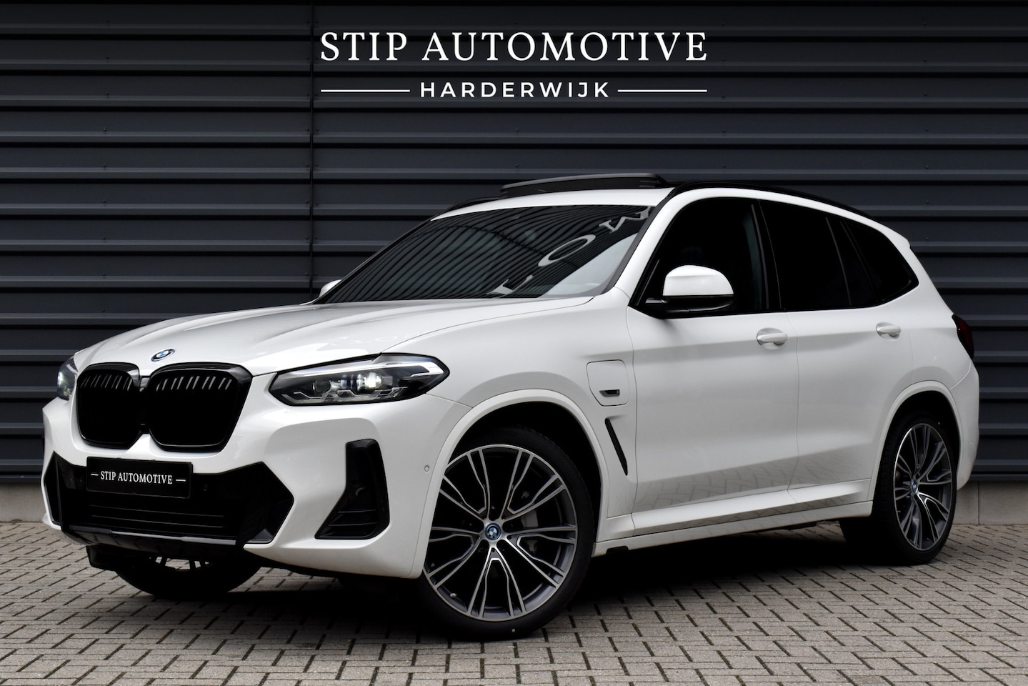 BMW X3 - xDrive30e M Sport | Panoramadak | 21'' Velgen | Camera | CarPlay | Head-Up | Lederen Bekle - AutoWereld.nl
