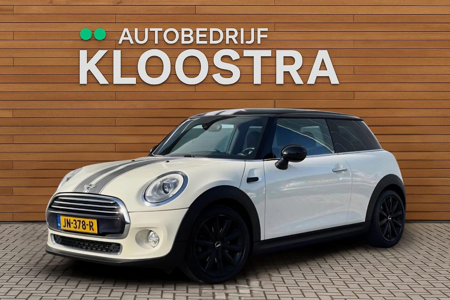 MINI Cooper - 1.5 Serious Business | Navi | Xenon | Keyless | Sportstoelen | Cruise control - AutoWereld.nl