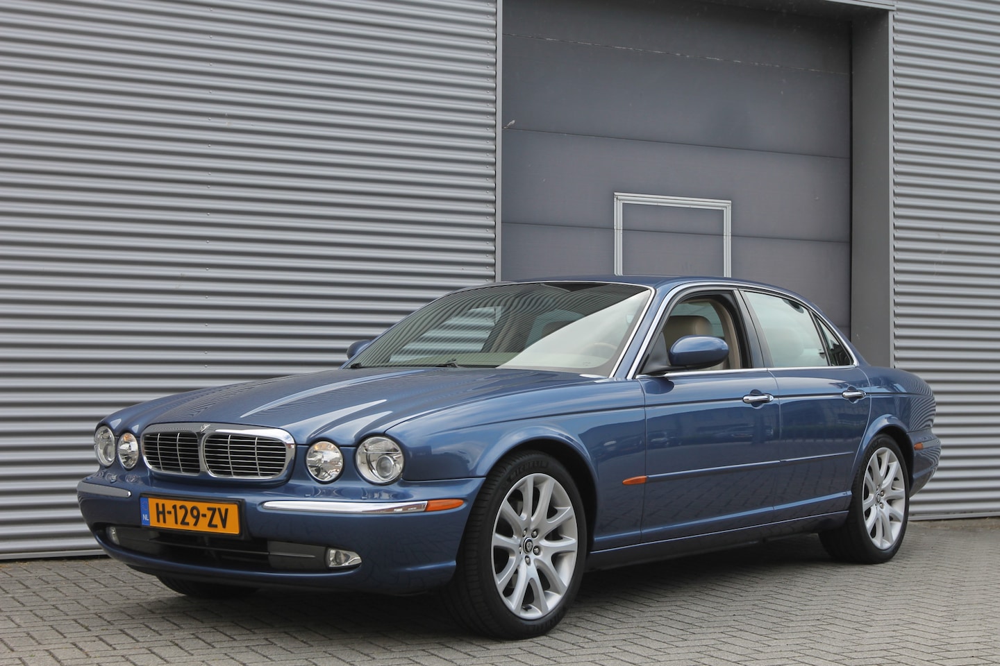 Jaguar XJ - 4.2 V8 Executive I Aut. I Navi I Leder - AutoWereld.nl