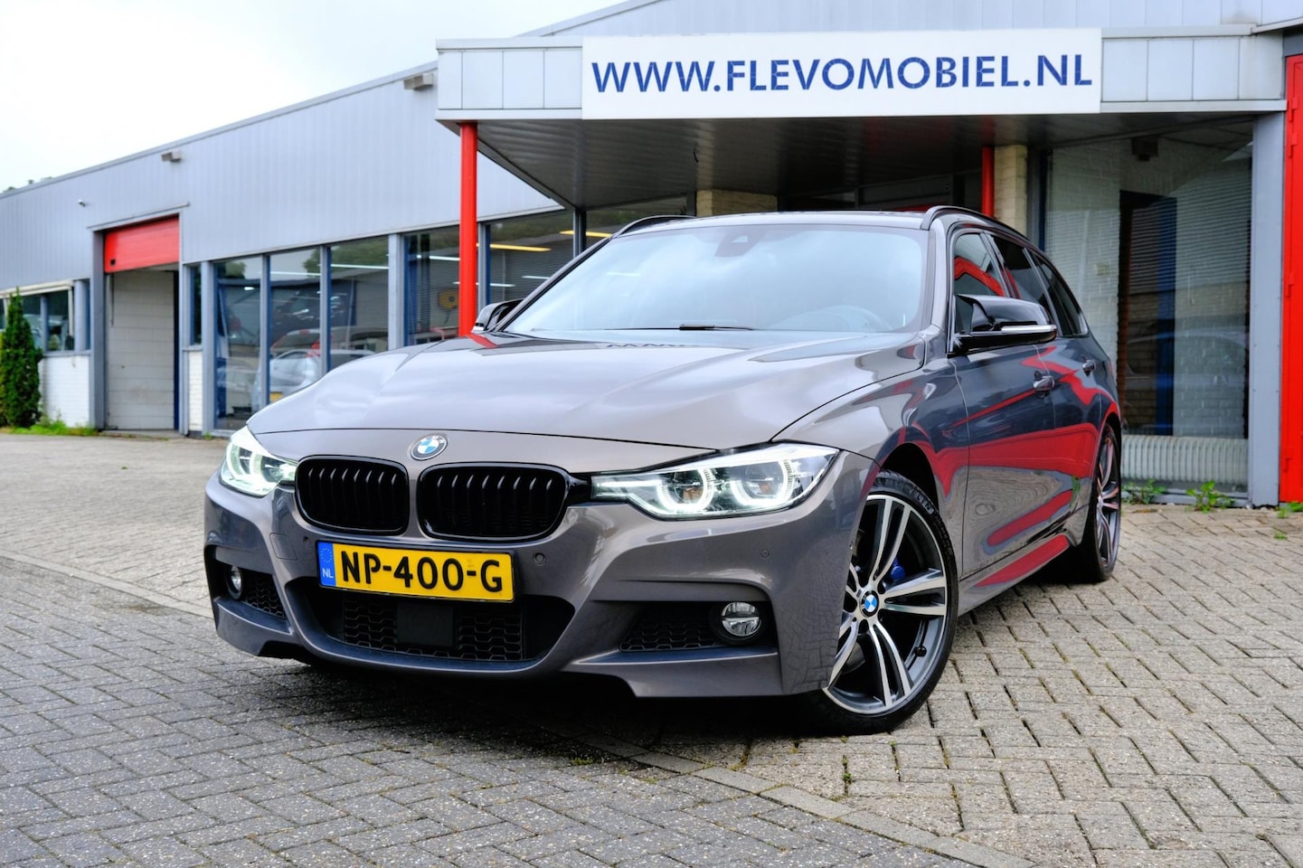 BMW 3-serie Touring - 335d 313pk xDrive M Sport Aut. Pano|Sportstoelen|Harman Kardon|Full Option! - AutoWereld.nl