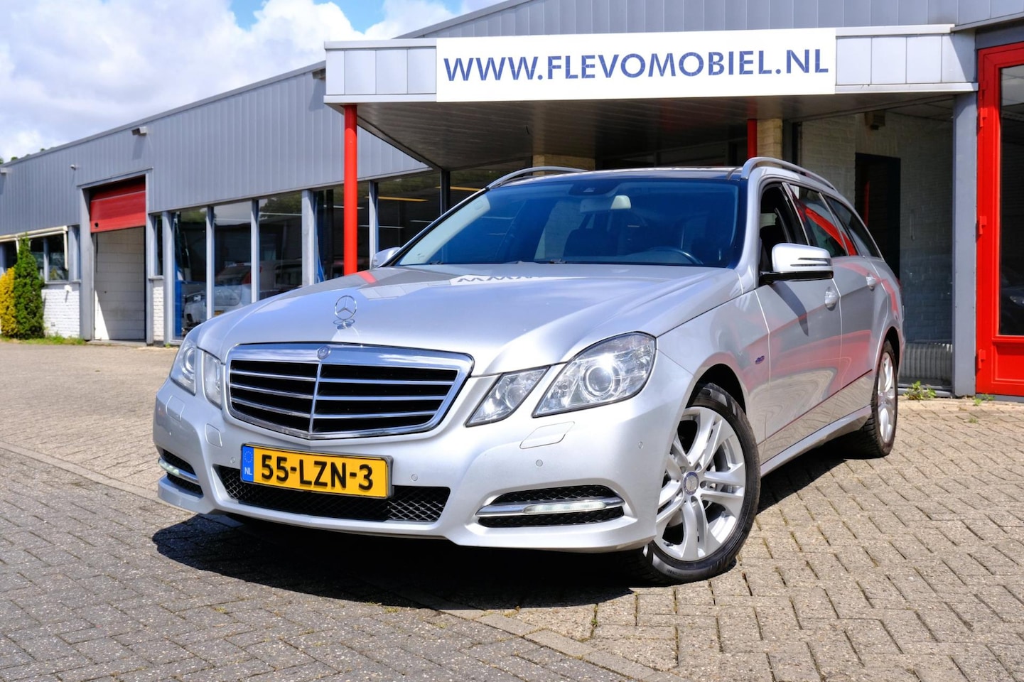 Mercedes-Benz E-klasse Estate - 200 CGI 184pk Avantgarde Aut. Xenon|Pano|Half Leder|Navi|Clima - AutoWereld.nl