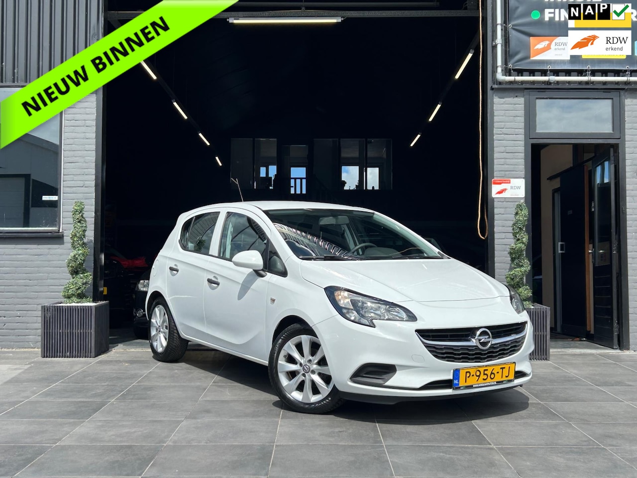 Opel Corsa - 1.2| Airco|5 deuren|Elektrische ramen|Facelift - AutoWereld.nl