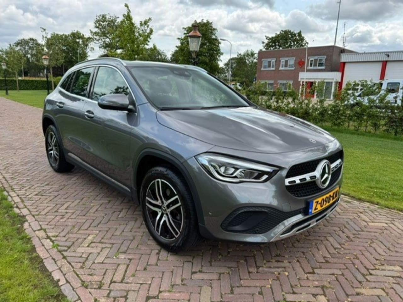 Mercedes-Benz GLA-Klasse - 136pk 7G-DCT 2022 Mountain Griis metallic - AutoWereld.nl