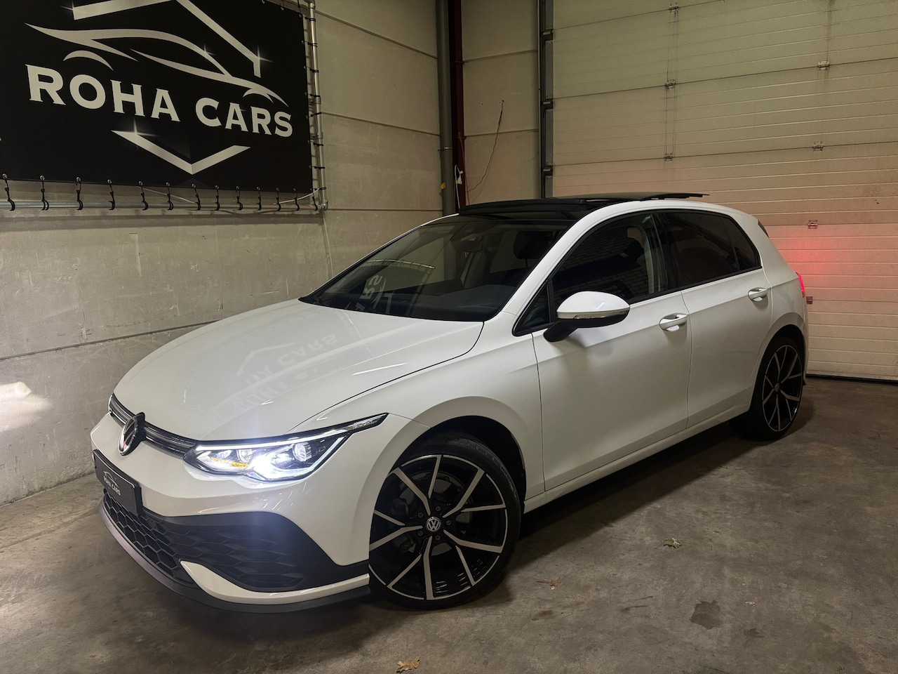 Volkswagen Golf - 1.5 eTSI R-Line 1.5 eTSI R-Line - AutoWereld.nl