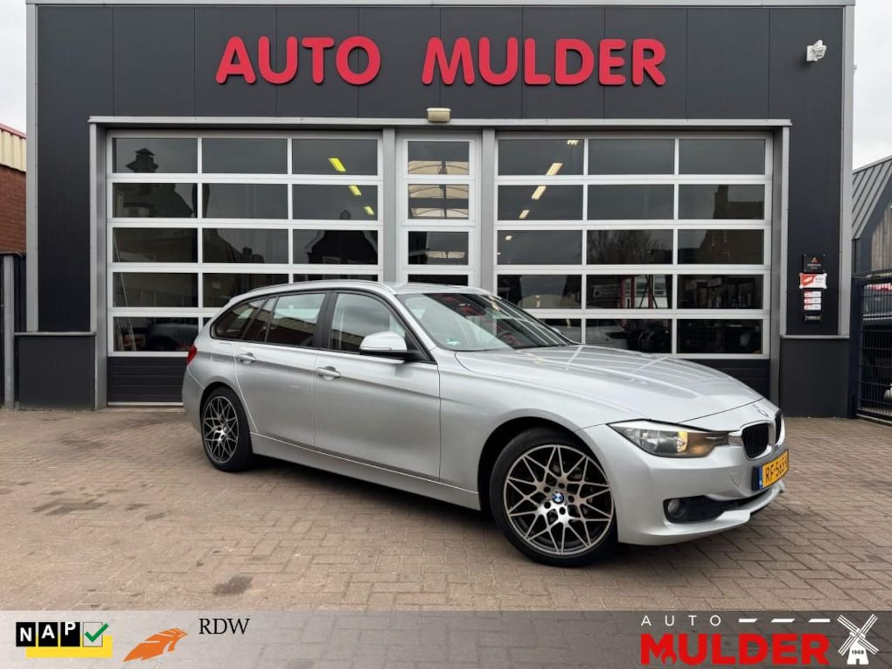 BMW 3-serie Touring - 318D AUT. TOURING HIGH EXECUTIVE / CRUISECONTROL / NAVI / RIJKLA - AutoWereld.nl