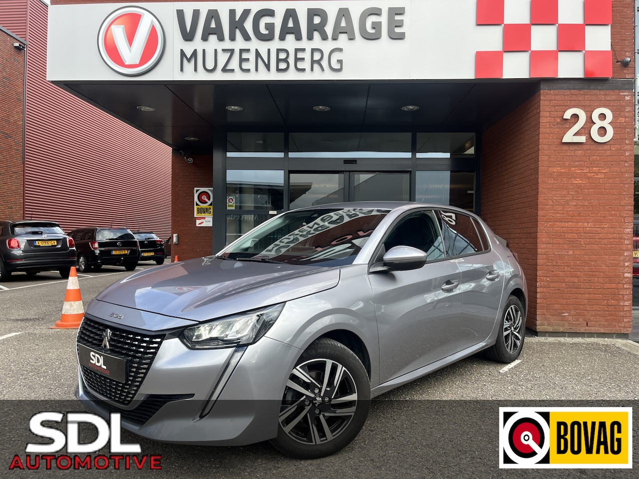 Peugeot 208 - 1.2 PureTech Allure // HALF LEDER // NAVI+CARPLAY // CAMERA+SENSOREN // CLIMA // CRUISE // - AutoWereld.nl