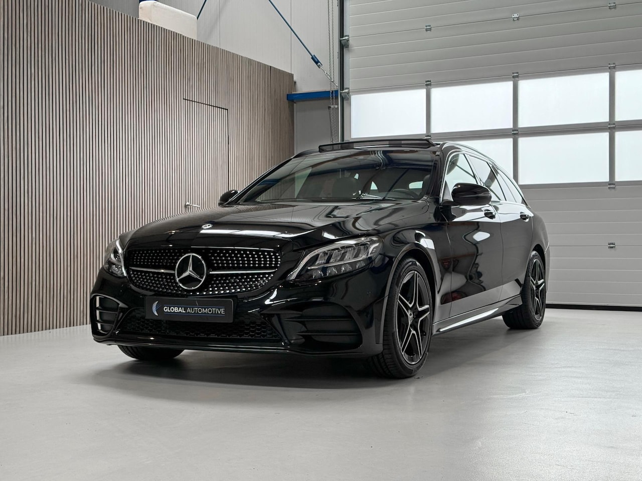 Mercedes-Benz C-klasse Estate - C180 AMG pakket Facelift - NL AUTO - PANORAMADAK - AUTOMAAT - VIRTUAL COCKPIT - STOELVERWA - AutoWereld.nl