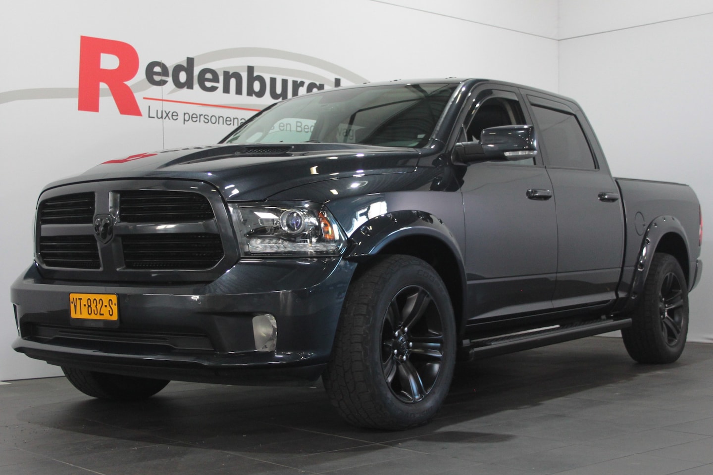 Dodge Ram 1500 - 5.7 V8 4x4 Quad Cab 6'4 - Wide body - Camera / Schuifdak / Navi - AutoWereld.nl