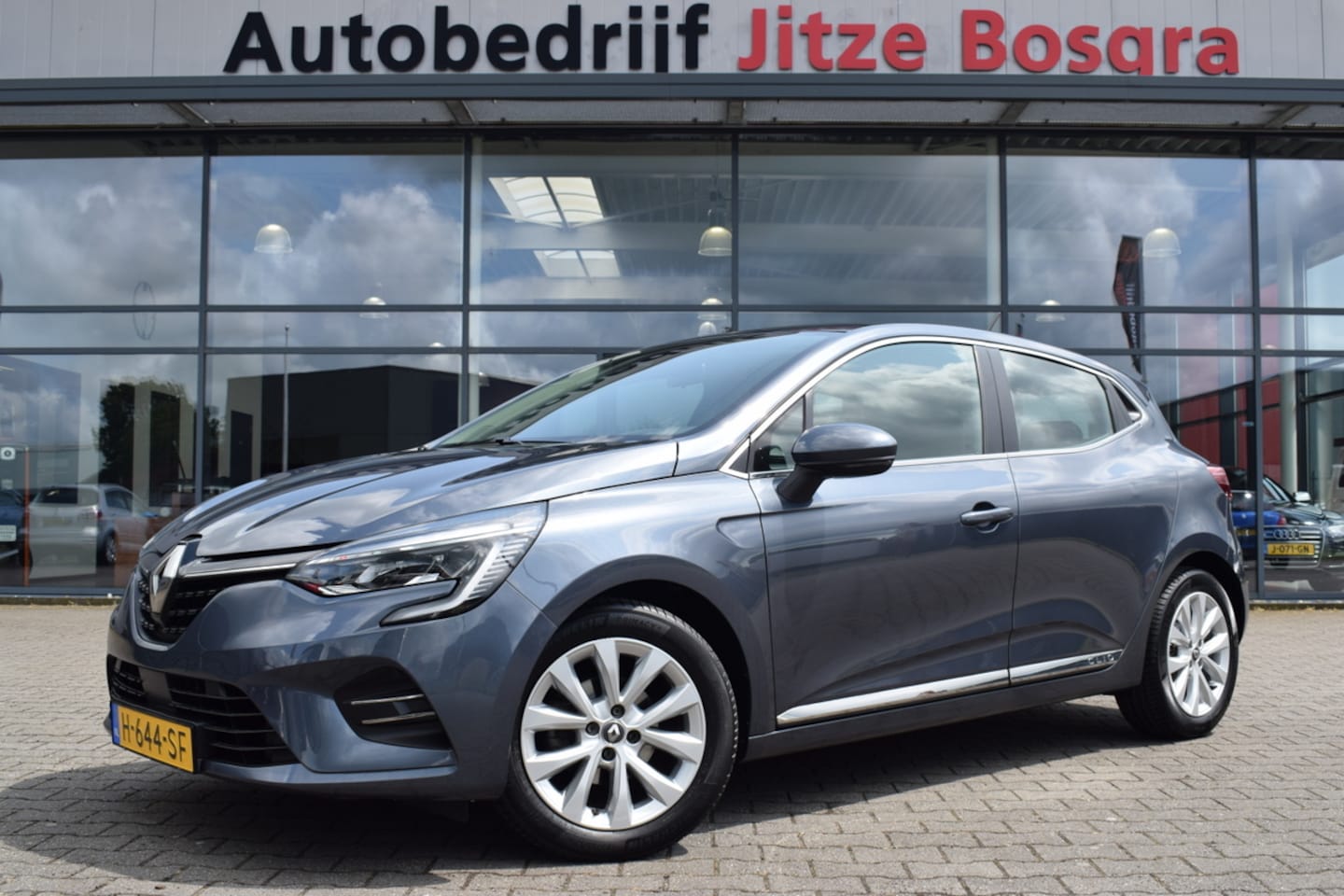 Renault Clio - 1.0 TCE Intens ECC | Full Map Navi | LED | Telefonie | Trekhaak | Dealer Onderhouden!! - AutoWereld.nl