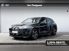 BMW iX - xDrive40 High Executive 4 zone airconditioning / Head Up Display / Stoelverwarming / Iconi