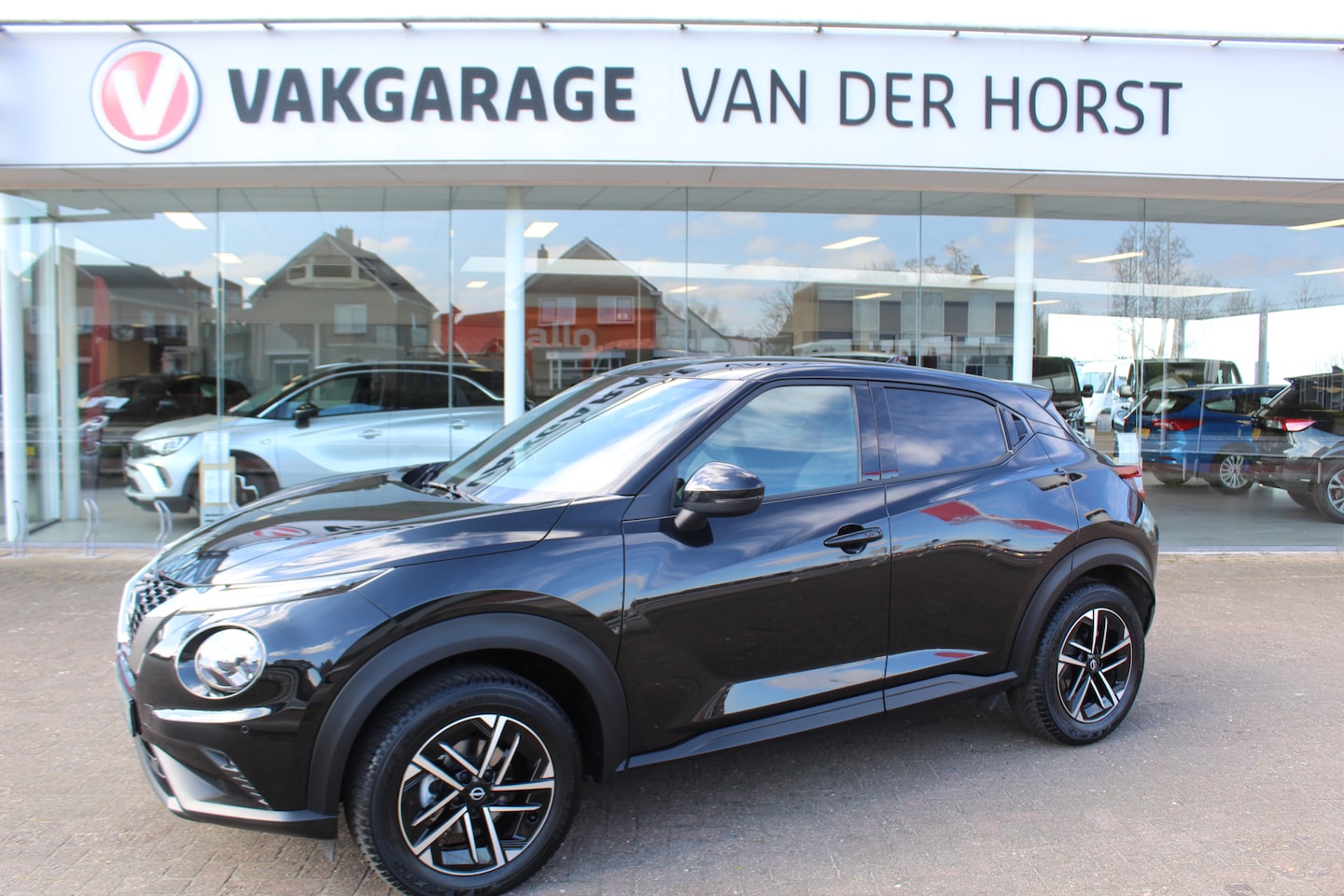 Nissan Juke - 1.0 114 pk DIG-T N-Connecta Nieuwste Model Van 37250,- voor 24895,- Navigatie, Stoel verwa - AutoWereld.nl