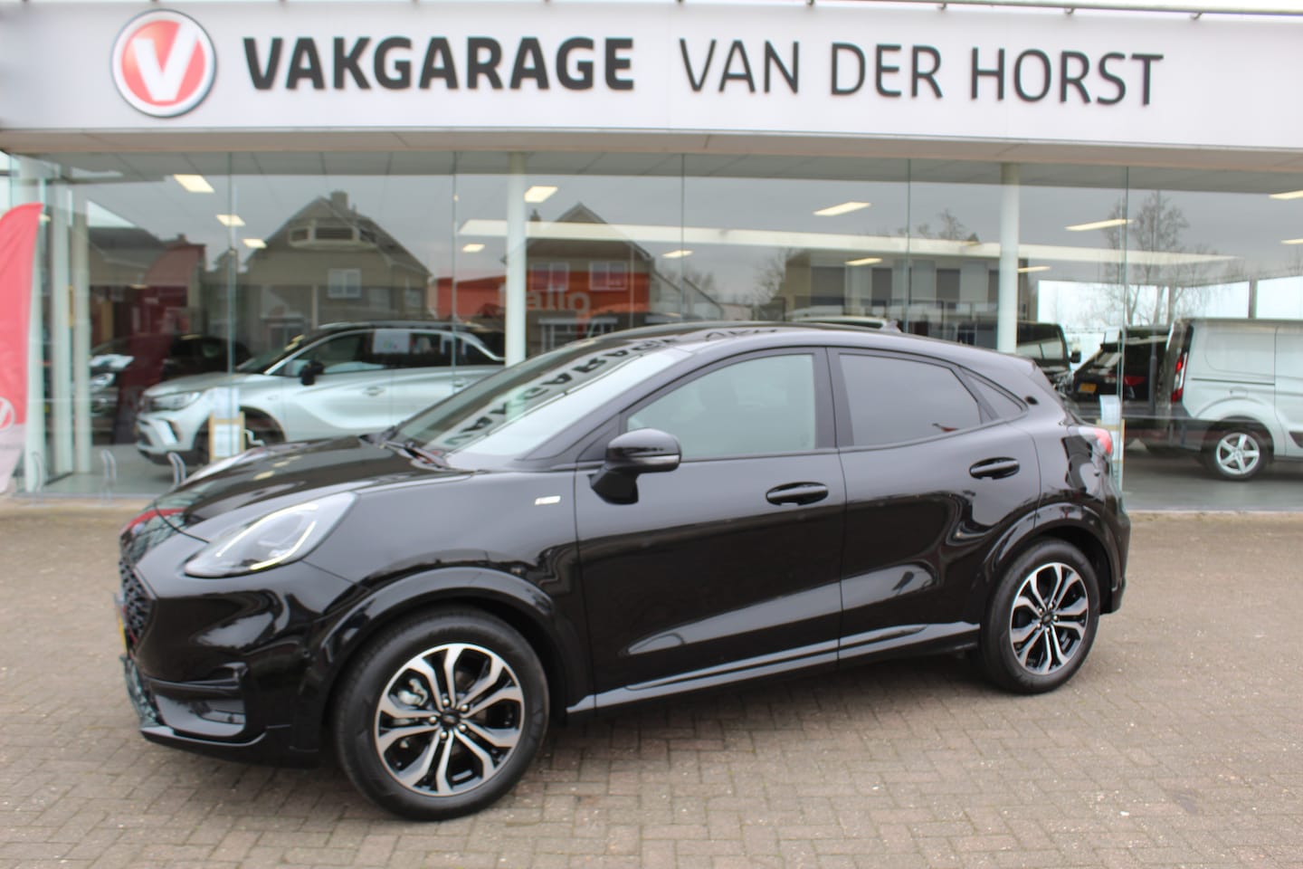 Ford Puma - 1.0-125pk EcoBoost Hybrid ST-Line. April 2024 ! Slechts 8.400km ! Autm. airco, navigatie, - AutoWereld.nl
