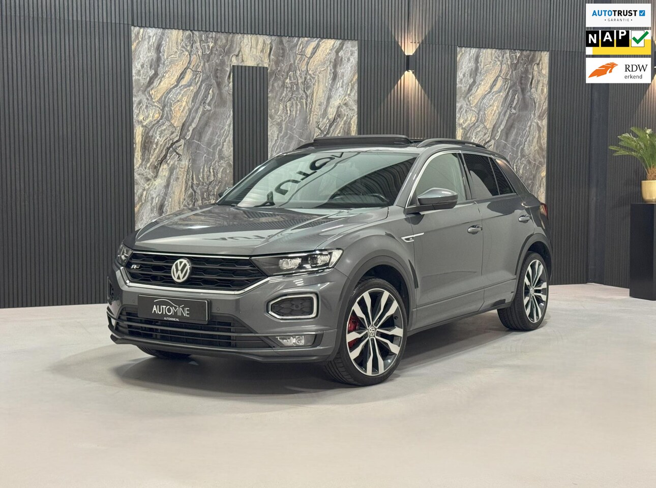 Volkswagen T-Roc - 1.5 TSI DSG R-Line|Pano|Virtual|Camera|BOMVOL - AutoWereld.nl