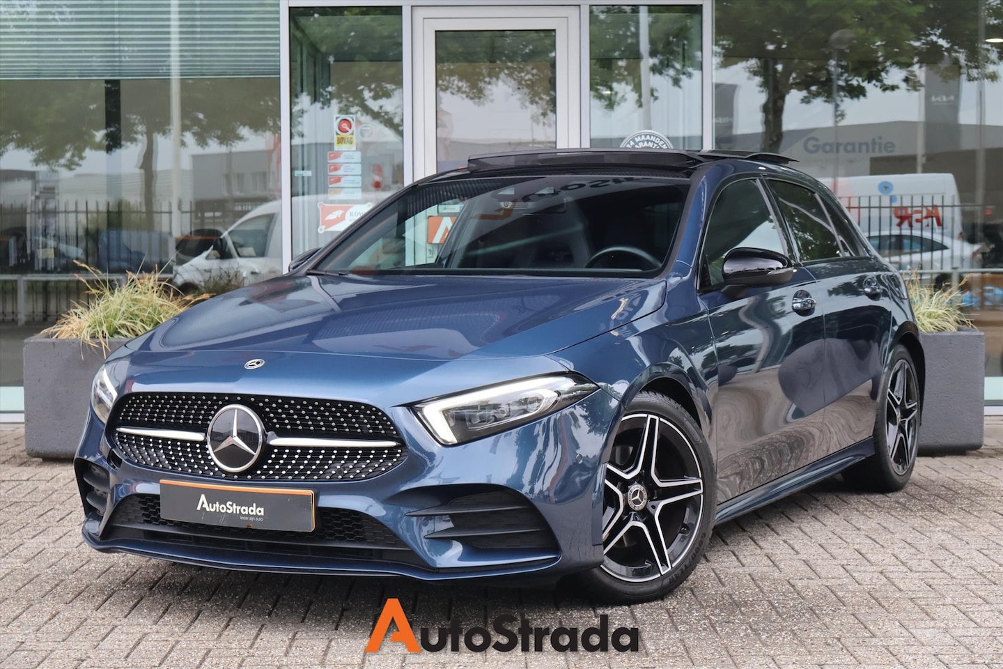 Mercedes-Benz A-klasse - 180 AMG-LINE 136pk I Pano I Camera I Navi I Sfeerverlichting I Climate I ACC - AutoWereld.nl