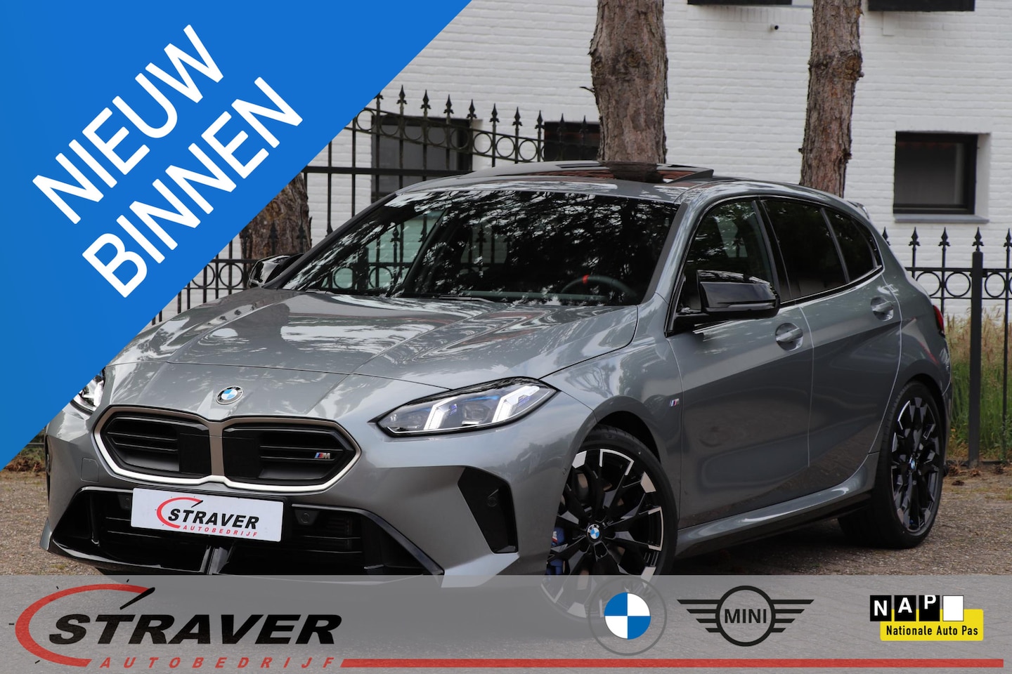 BMW 1-serie - M135 xDrive |Panoramadak |Premium pack - AutoWereld.nl