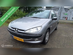 Peugeot 206 - 1.6-16V Gentry