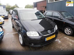 Volkswagen Touran - 2.0-16V FSI Highline airco elek pak nap apk