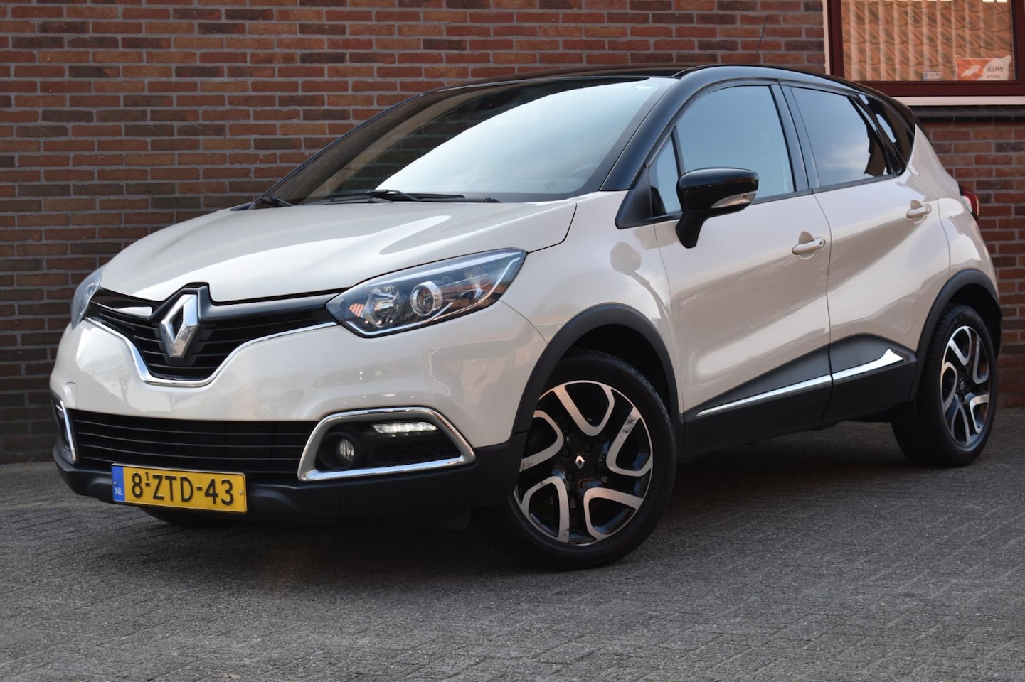 Renault Captur - 1.5 dCi Dynamique '15 Navi Clima Cruise Inruil mogelijk - AutoWereld.nl