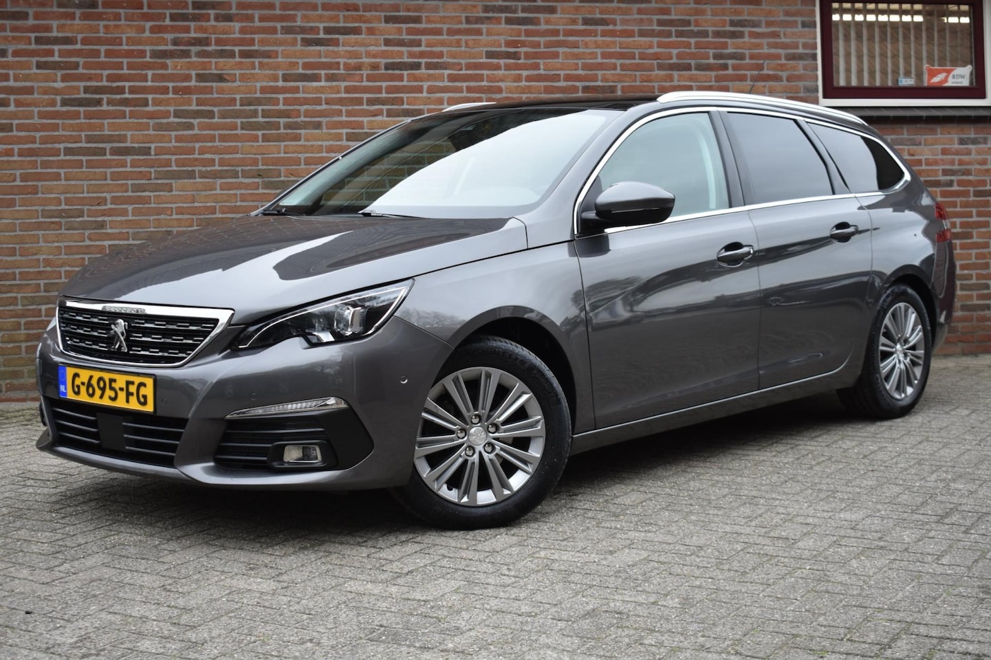 Peugeot 308 SW - 1.2 PureTech Blue Lease Premium '19 LED Navi Clima Cruise Pano Inruil mogelijk - AutoWereld.nl