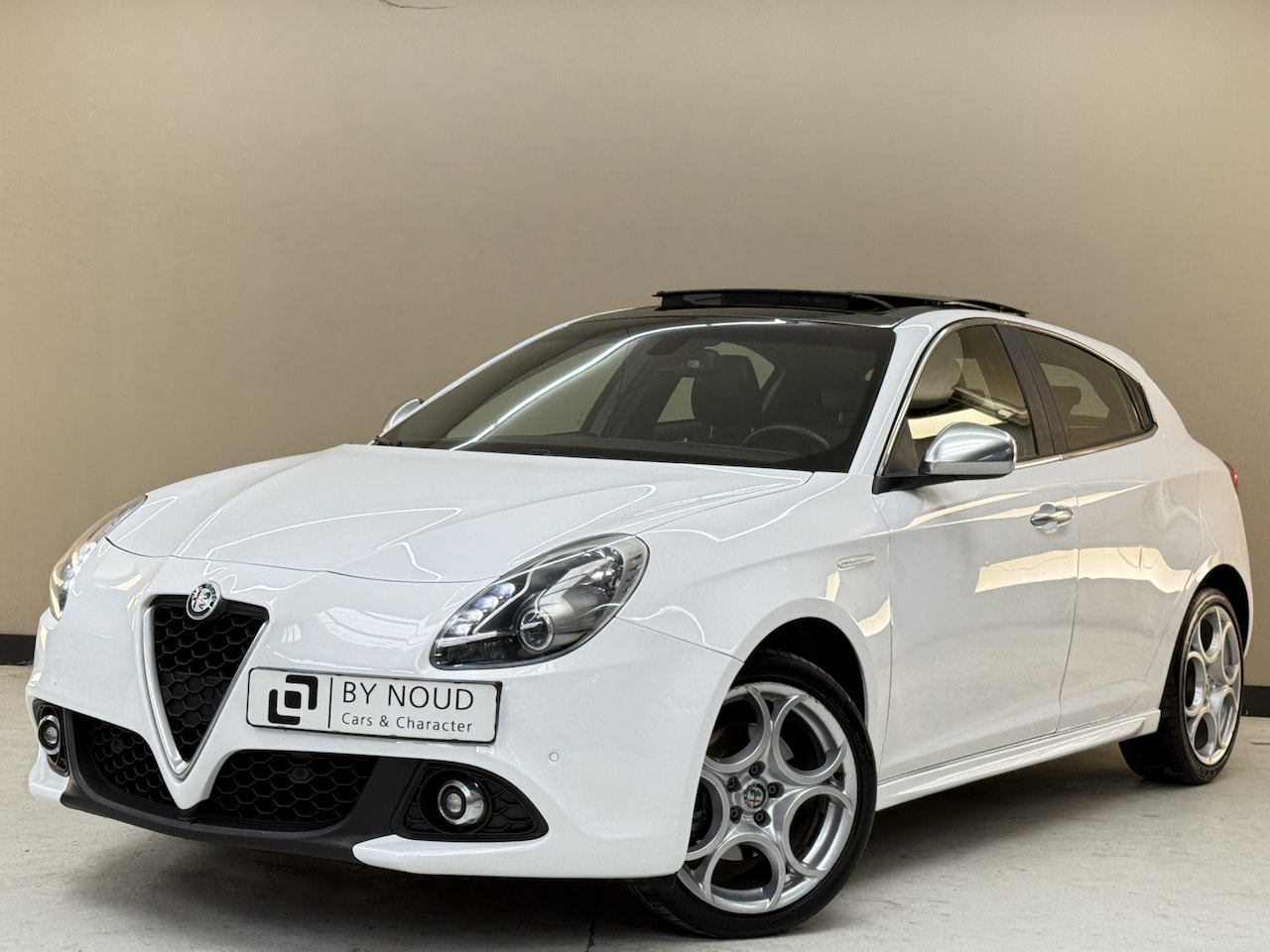Alfa Romeo Giulietta - 1.4 Turbo MultiAir Super 1.4 Turbo MultiAir Super, 170Pk, 2018, 2de Eigenaar, Panoramadak, Climate control, Volledi - AutoWereld.nl